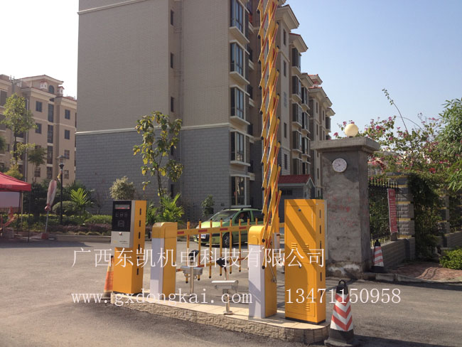 柵欄式雙通道停車(chē)場(chǎng)系統現場(chǎng)圖
