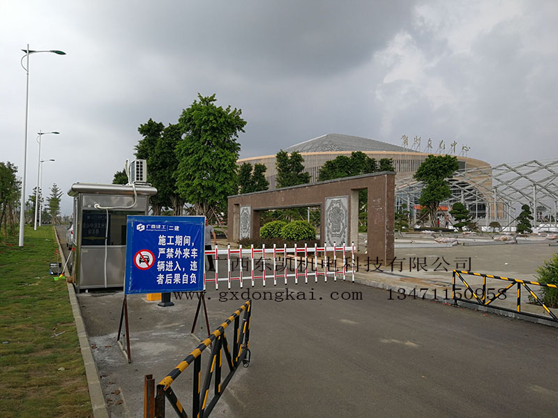賀州文化中心廣場(chǎng)車(chē)牌識別系統及崗亭-5