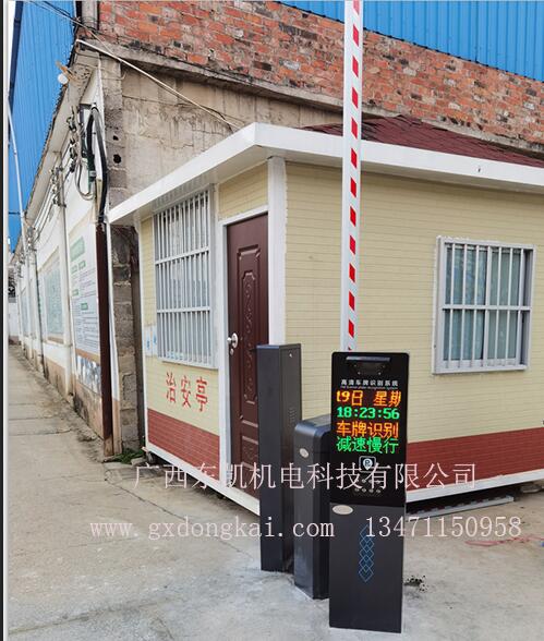 灰色車(chē)牌識別機+灰色道閘-1